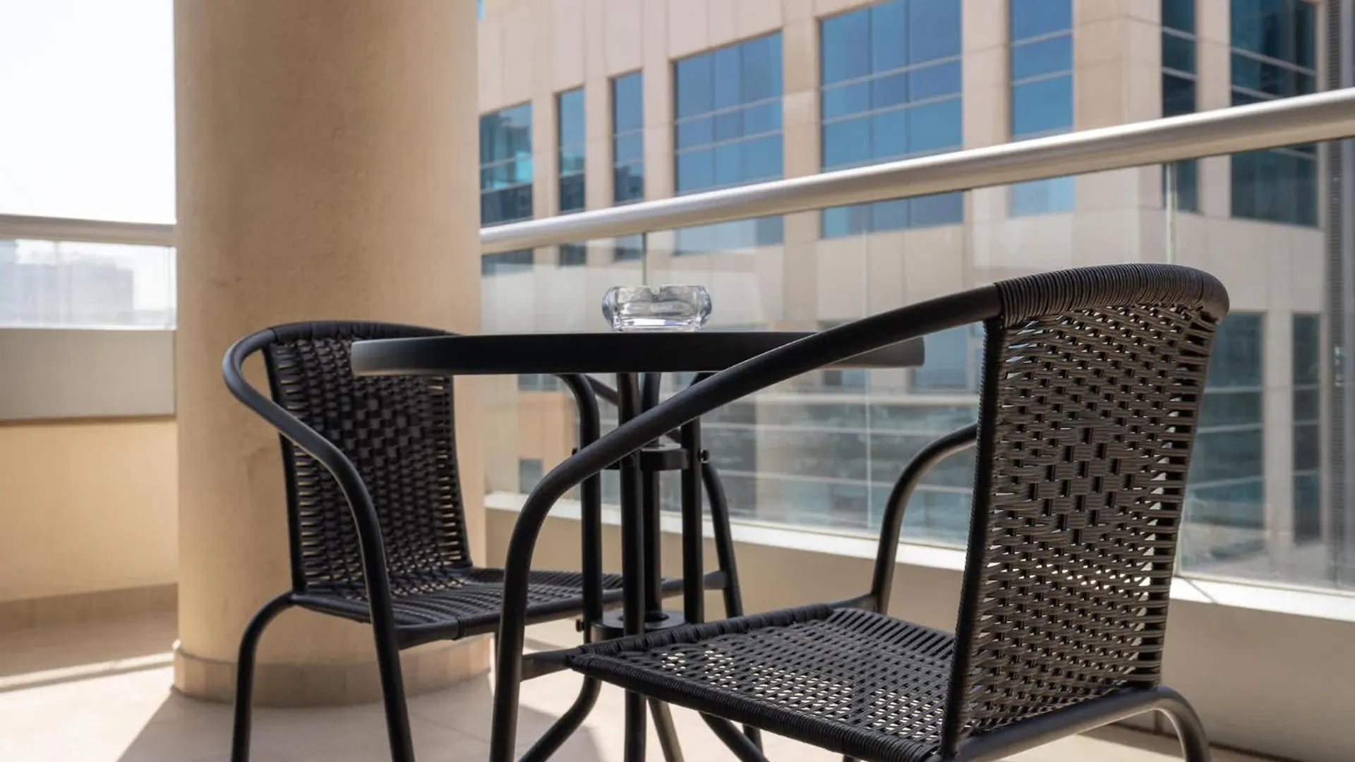 Apartament Glorious Studio With Easy City Access In Bay Square 9, Business Bay Dubaj