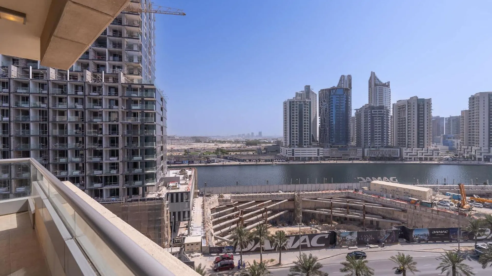 Glorious Studio With Easy City Access In Bay Square 9, Business Bay Dubaj Apartament