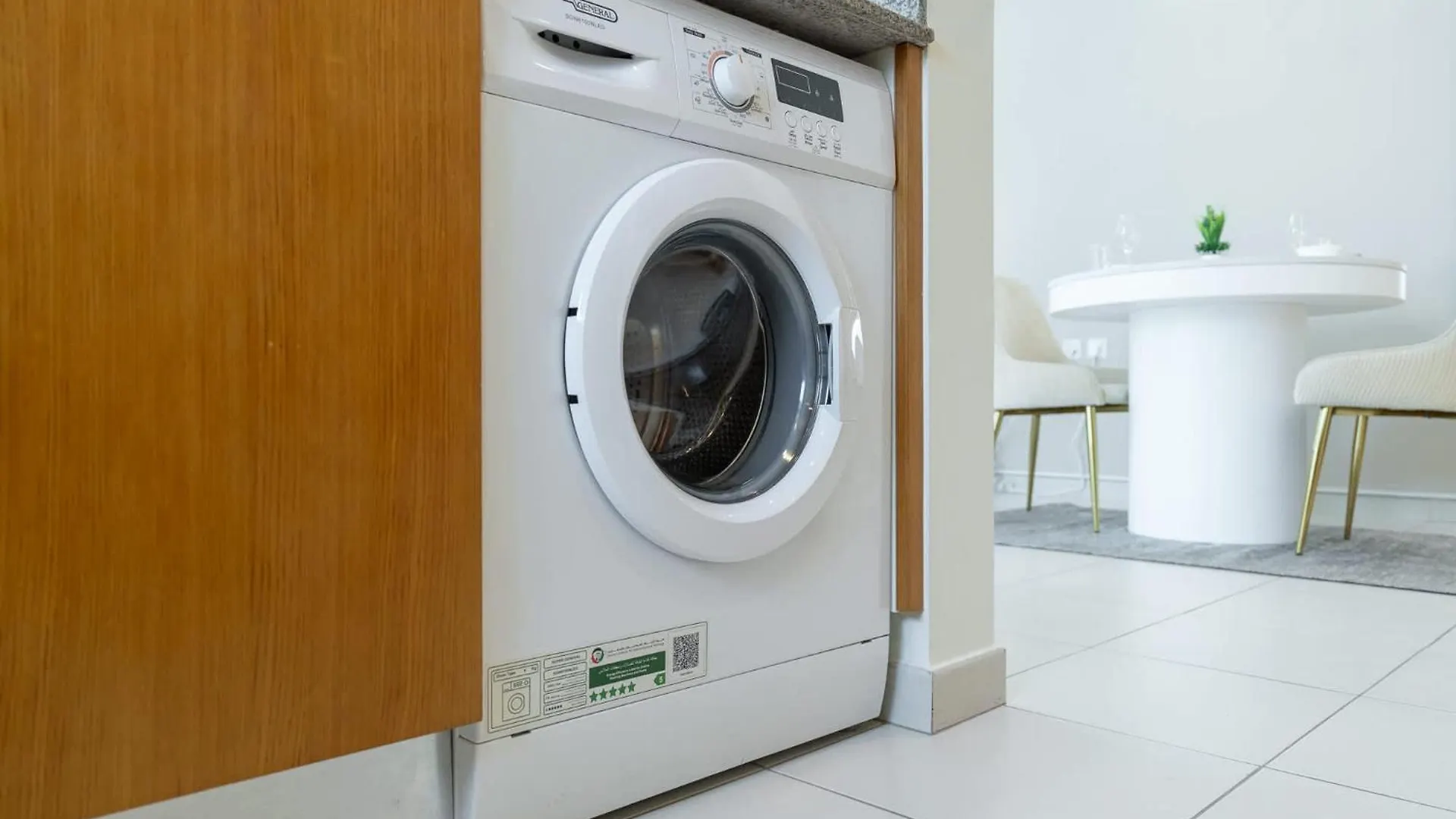 Apartament Glorious Studio With Easy City Access In Bay Square 9, Business Bay Dubaj