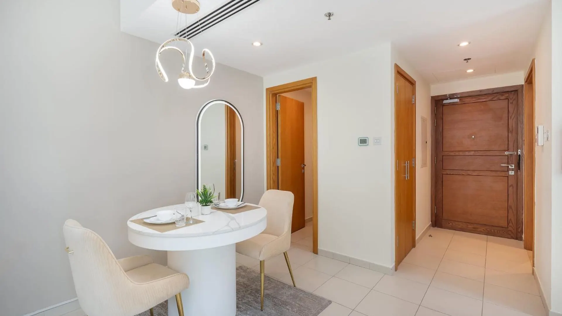 Apartament Glorious Studio With Easy City Access In Bay Square 9, Business Bay Dubaj