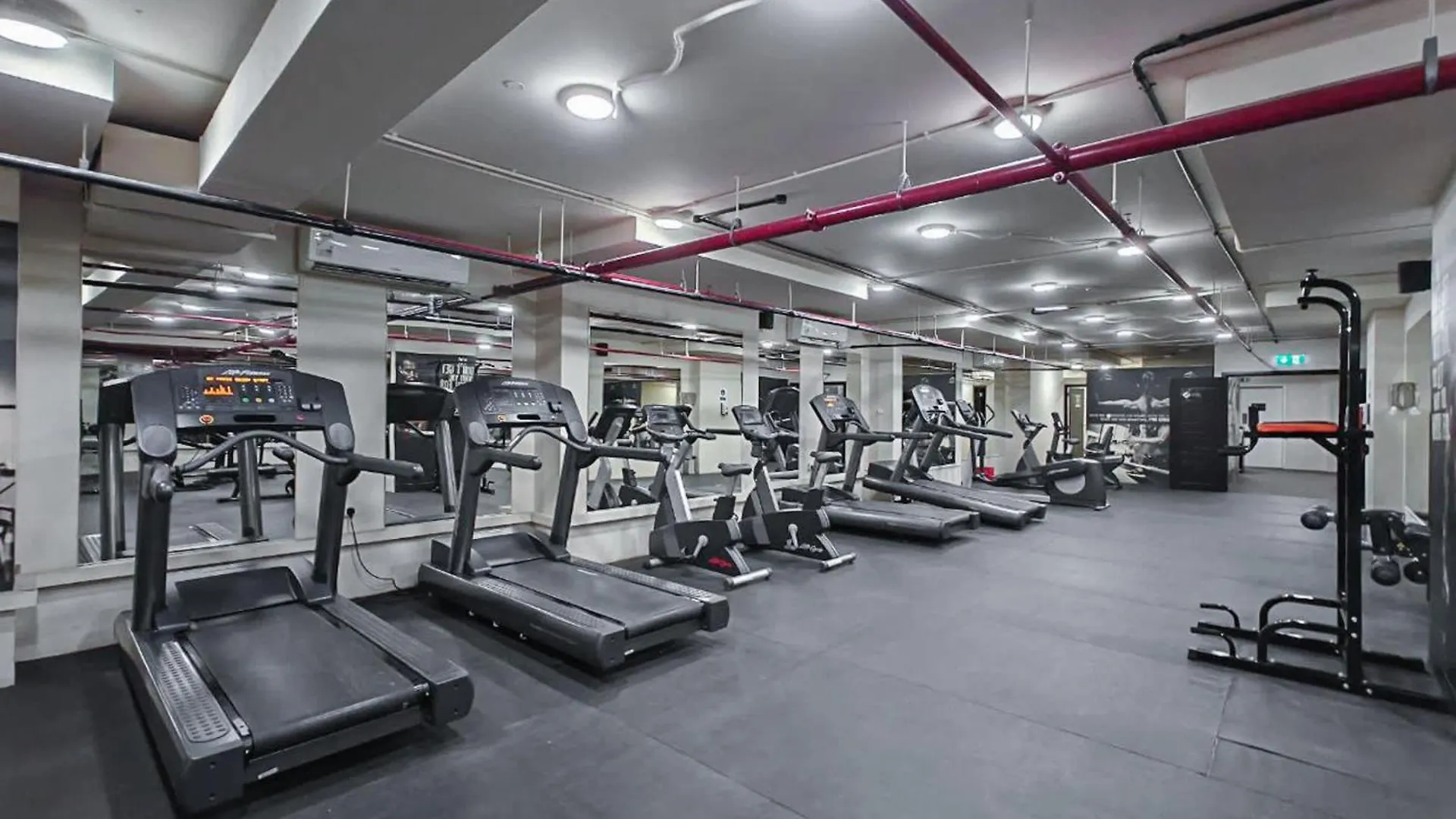 Apartment Glorious Studio With Easy City Access In Bay Square 9, Business Bay Dubai