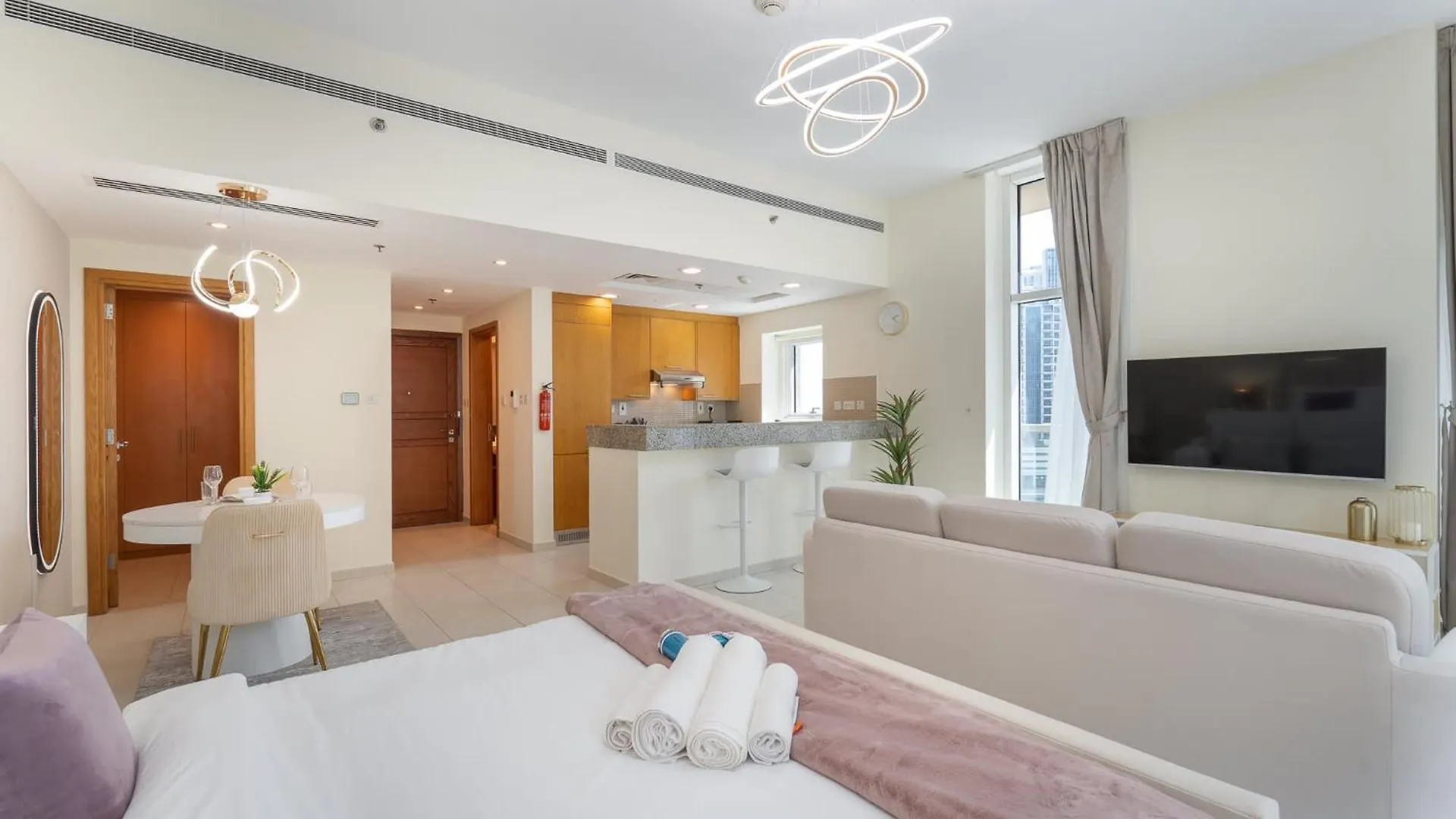 Glorious Studio With Easy City Access In Bay Square 9, Business Bay Dubai Apartment