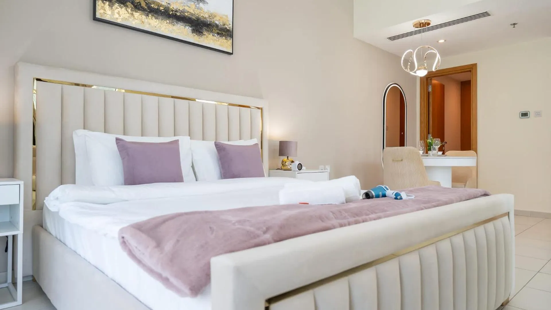 Apartment Glorious Studio With Easy City Access In Bay Square 9, Business Bay Dubai