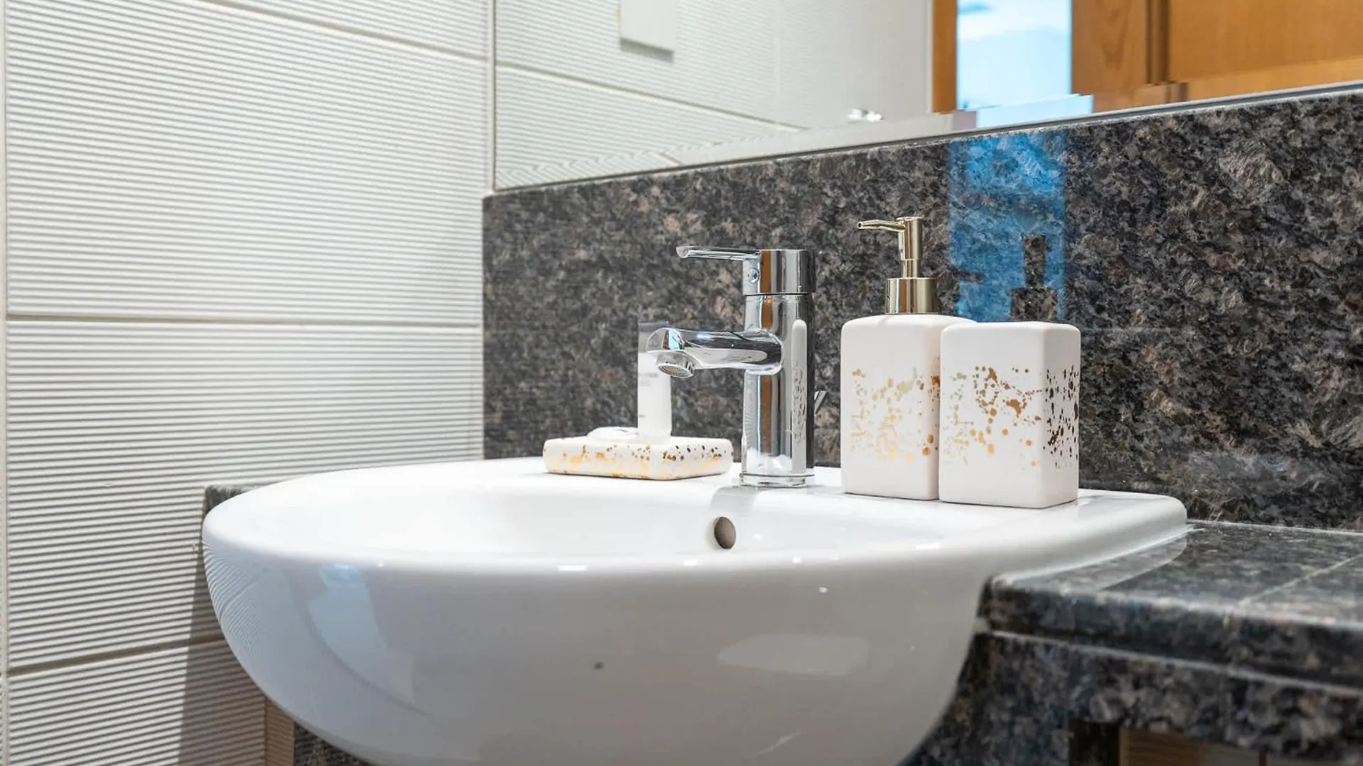 Glorious Studio With Easy City Access In Bay Square 9, Business Bay Dubai