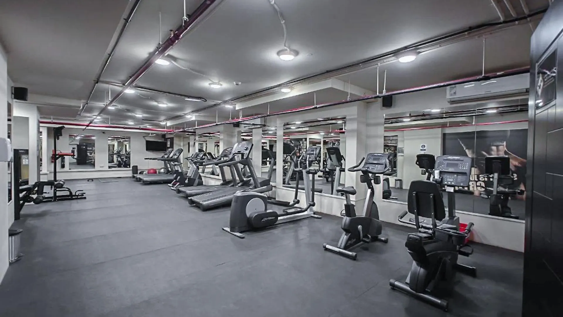 Glorious Studio With Easy City Access In Bay Square 9, Business Bay Dubai