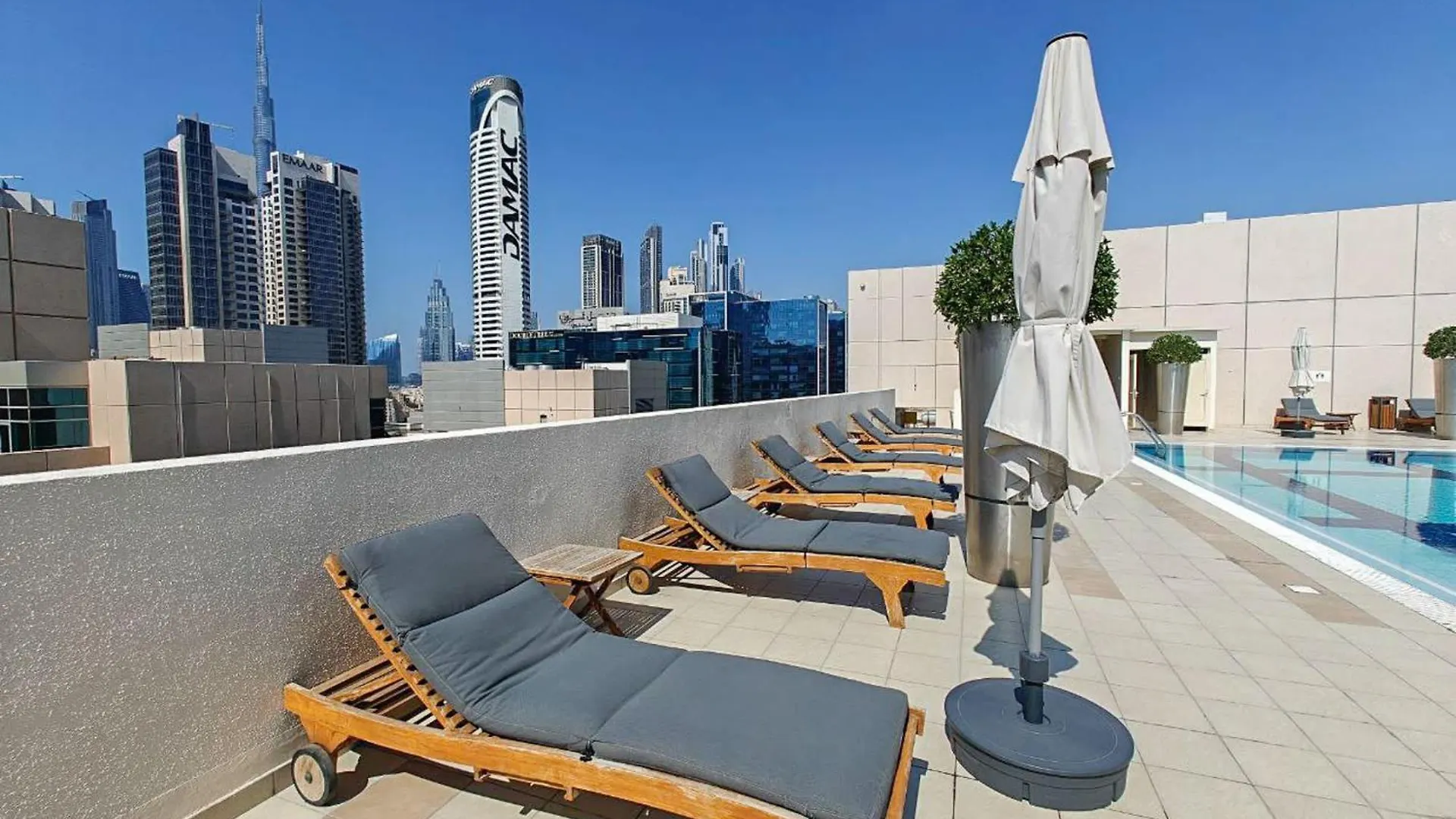 Apartment Glorious Studio With Easy City Access In Bay Square 9, Business Bay Dubai