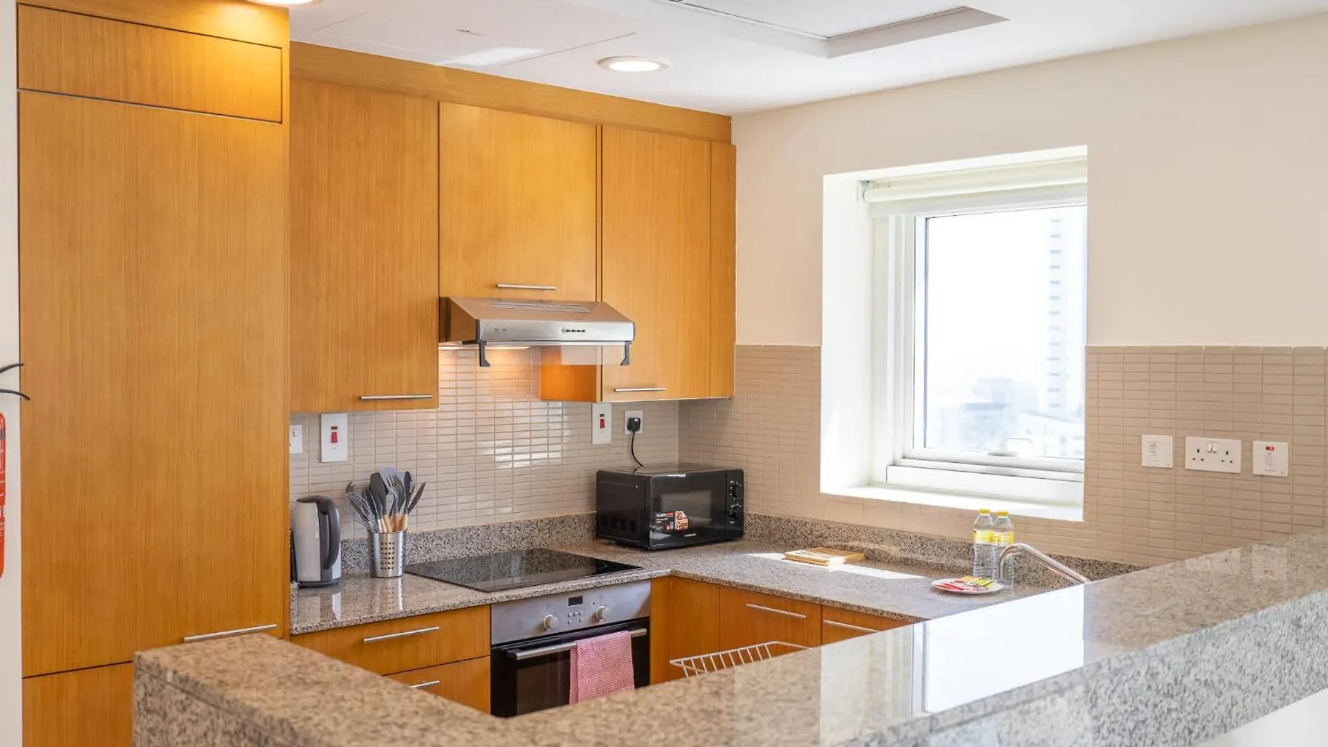 Glorious Studio With Easy City Access In Bay Square 9, Business Bay Dubai