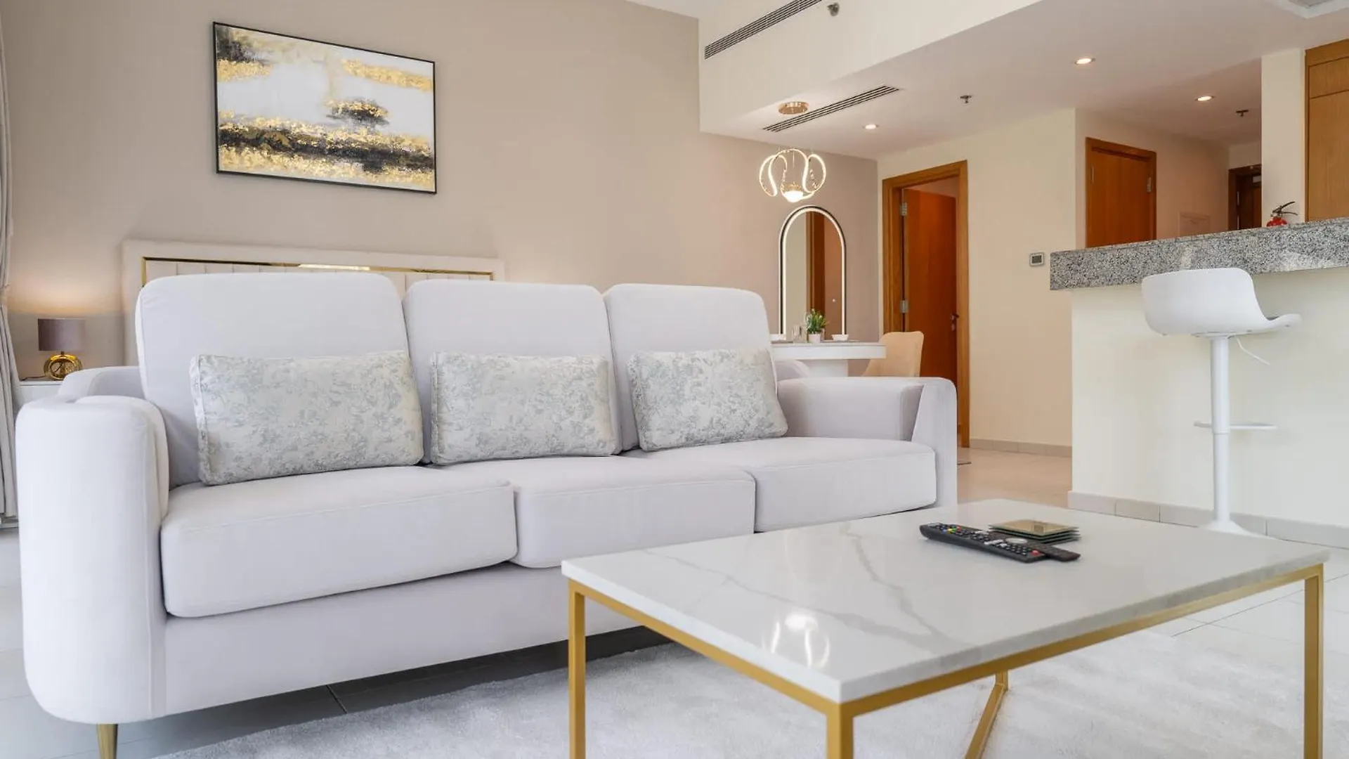Apartment Glorious Studio With Easy City Access In Bay Square 9, Business Bay Dubai