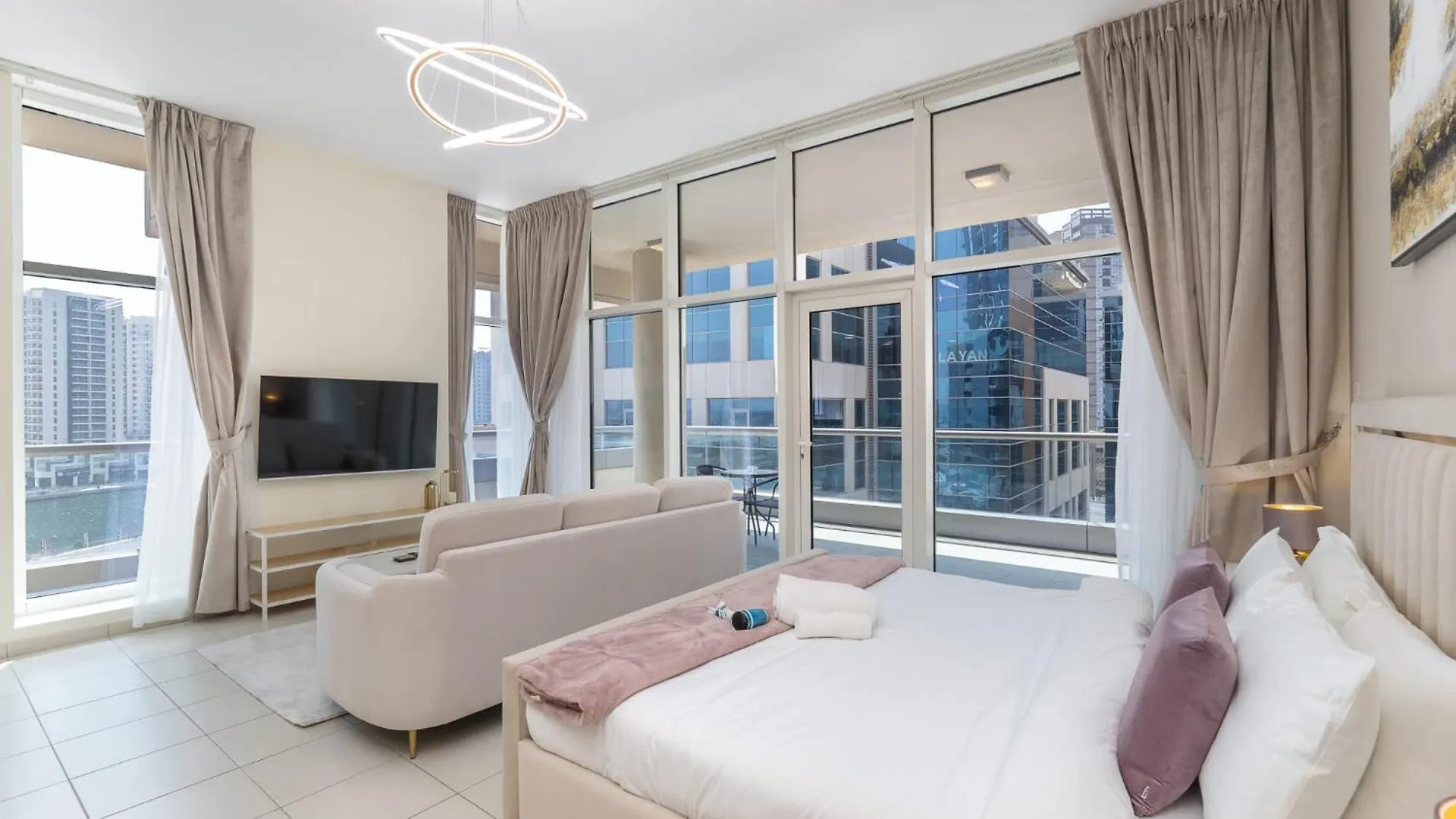 Glorious Studio With Easy City Access In Bay Square 9, Business Bay Dubai